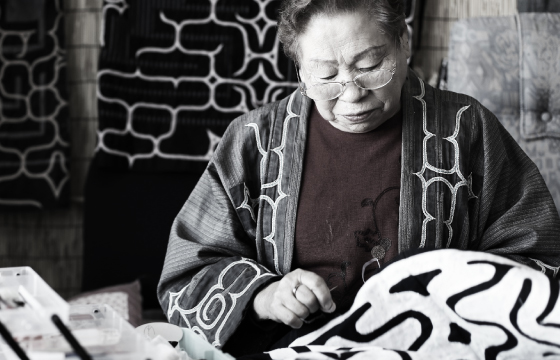 二風谷アイヌ 匠の道 職人 貝澤 禮子さんの紹介ページはこちら
